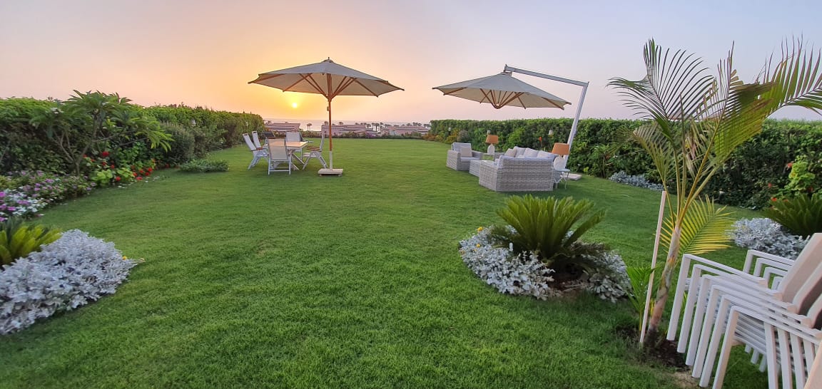 6-Bedroom Villa