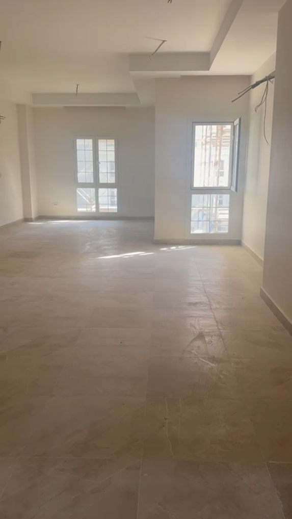 شقة في الحي اللاتيني سيتي ايدج — RE-28420