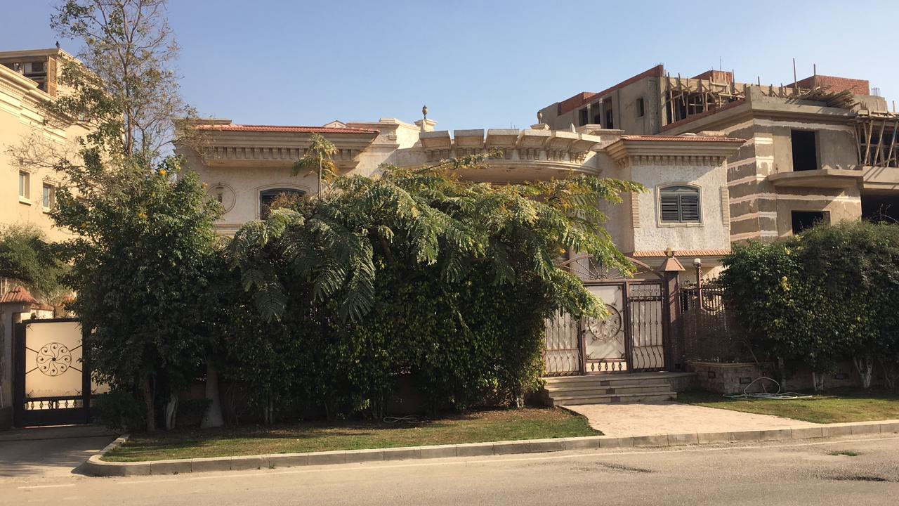 6-Bedroom Villa