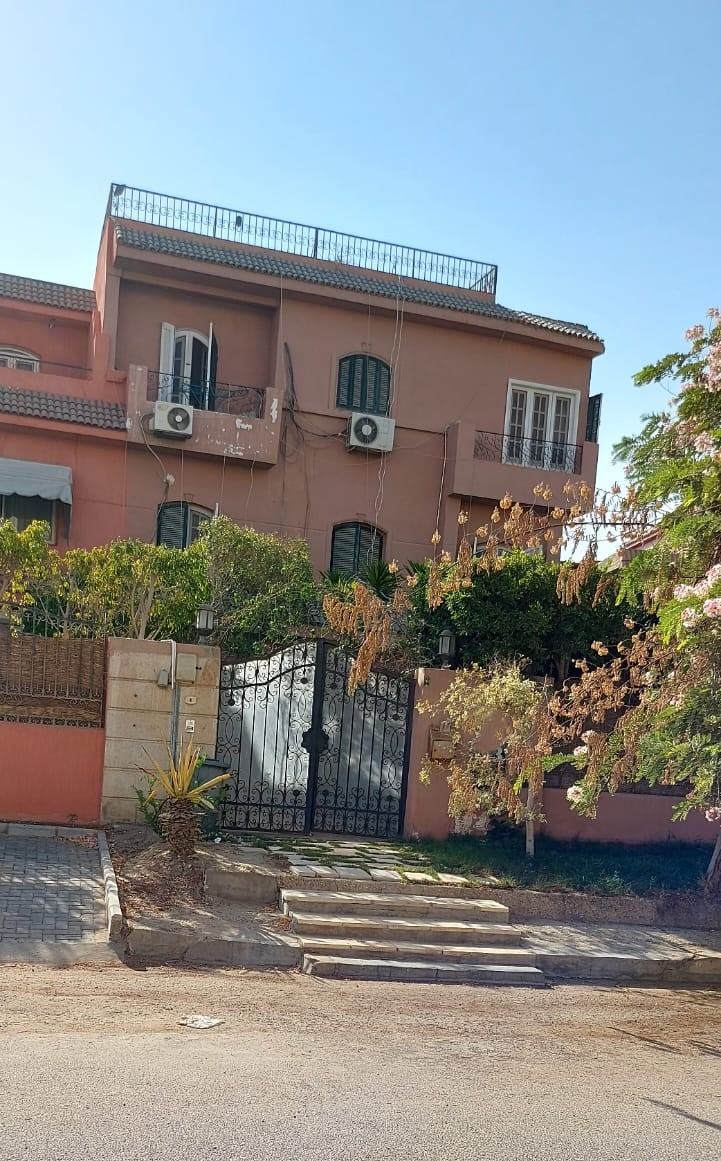 6-Bedroom Villa
