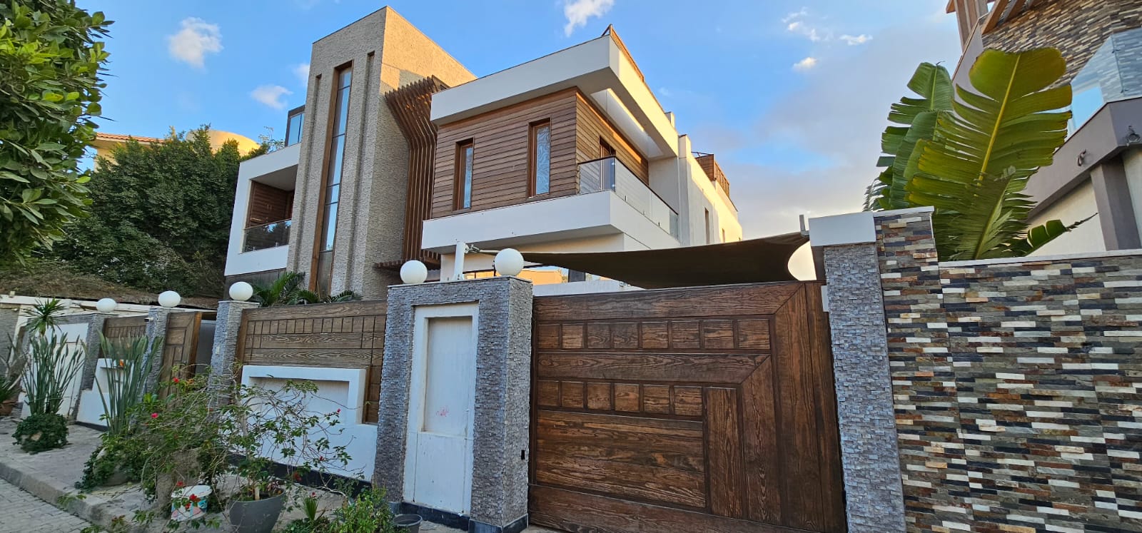 Villa, 4 BR in Beverly Hills