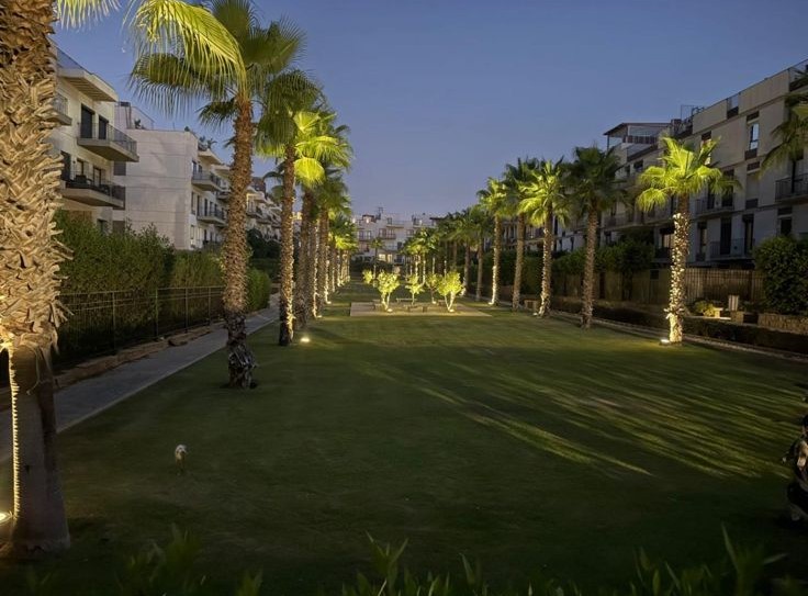 Apartment, 4 BR in Beverly Hills