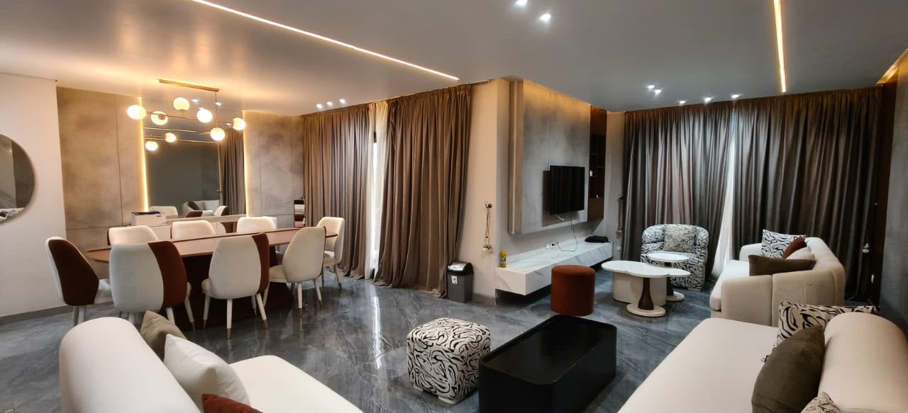 Duplex, 4 BR in Pyramids Heights Residences