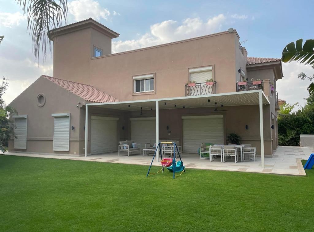 Villa, 4 BR in October Hills 2