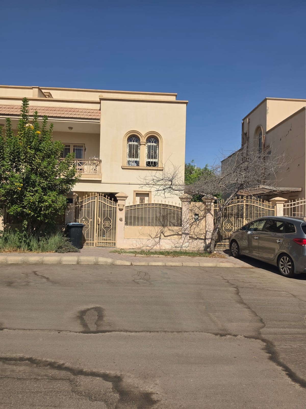 Twin House, 3 BR in Greens