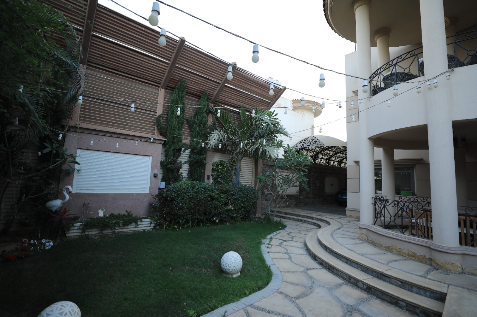 Villa, 6 BR in Royal City