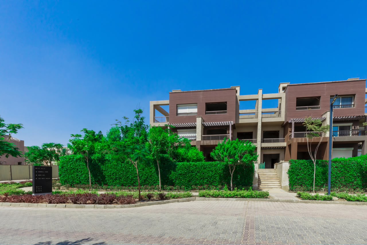 Town House, 4 BR in New Giza