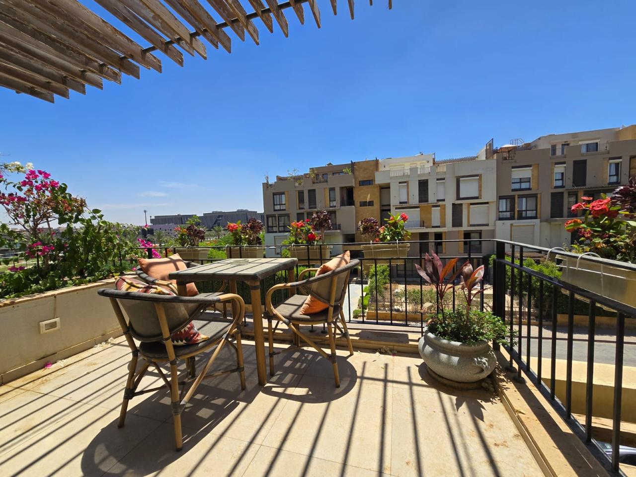 Duplex, 3 BR in Eastown